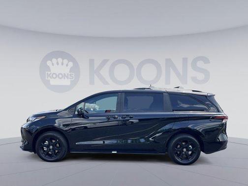 2025 Toyota Sienna Woodland Edition