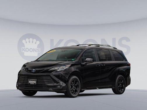2025 Toyota Sienna Woodland Edition