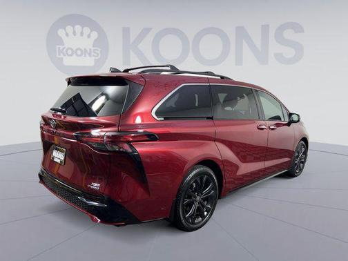2022 Toyota Sienna XSE 7 Passenger