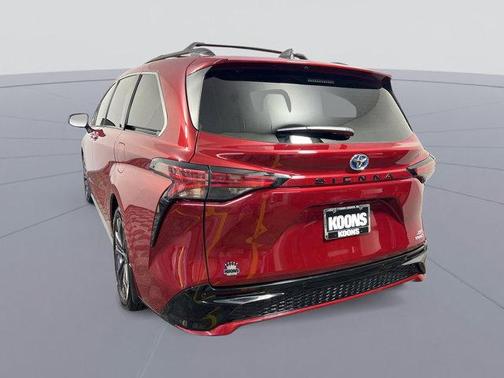 2022 Toyota Sienna XSE 7 Passenger
