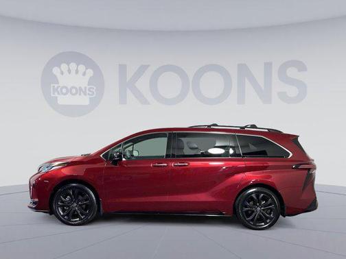 2022 Toyota Sienna XSE 7 Passenger