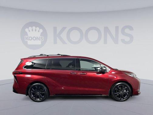 2022 Toyota Sienna XSE 7 Passenger