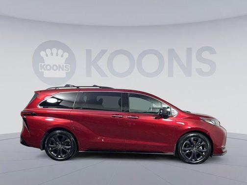 2022 Toyota Sienna XSE 7 Passenger