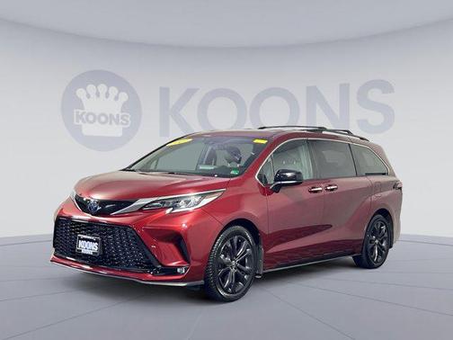 2022 Toyota Sienna XSE 7 Passenger