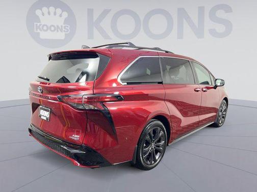 2022 Toyota Sienna XSE 7 Passenger