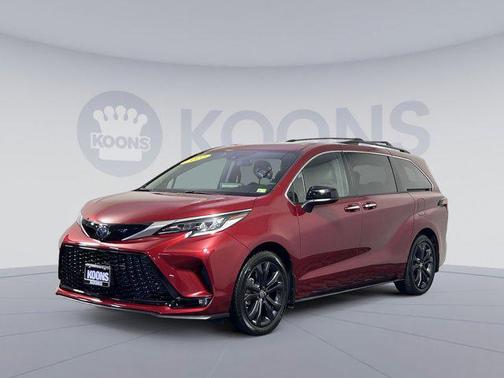 2022 Toyota Sienna XSE 7 Passenger