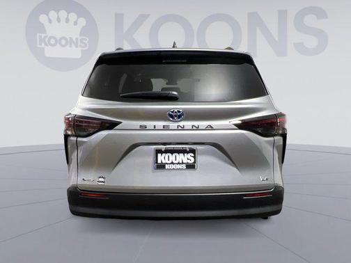 2025 Toyota Sienna LE