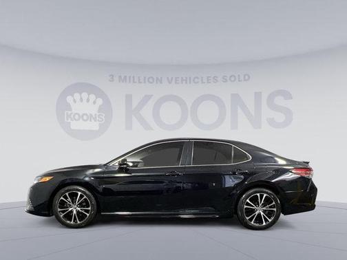 Midnight Black Metallic 2018 Toyota Camry LE