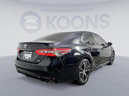Midnight Black Metallic 2018 Toyota Camry LE