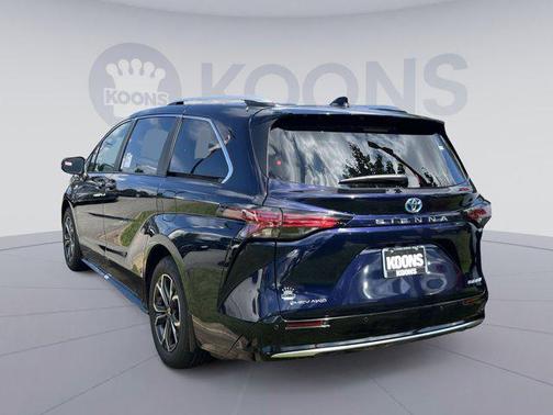 2025 Toyota Sienna Platinum 7 Passenger
