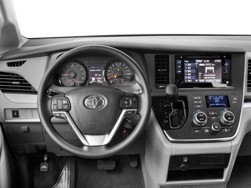 2017 Toyota Sienna LE