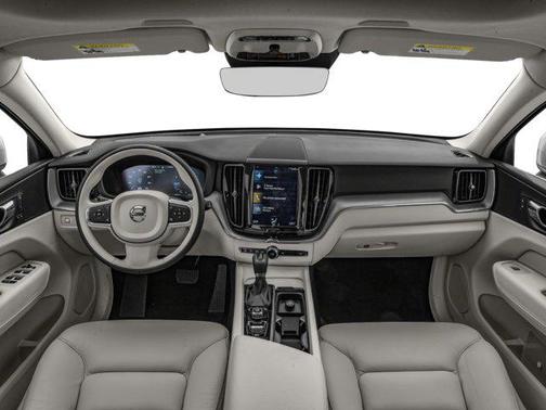 Bright Silver Metallic 2018 Volvo XC60 T5 R-Design