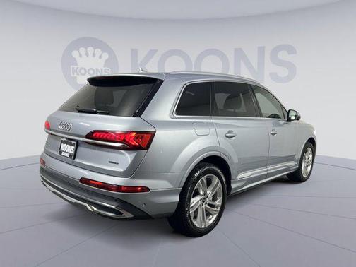 2023 Audi Q7 55 Premium Plus