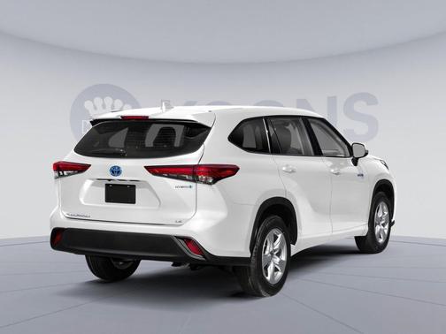 Wind Chill Pearl 2022 Toyota Highlander Hybrid LE