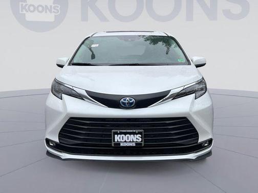 2025 Toyota Sienna XLE 7 Passenger