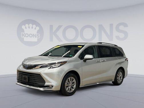 2023 Toyota Sienna XLE 8 Passenger
