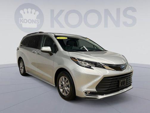 2023 Toyota Sienna XLE 8 Passenger