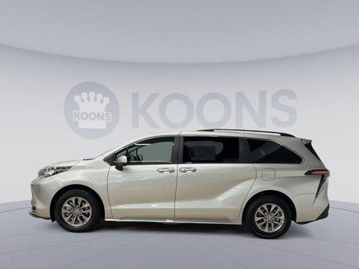 2023 Toyota Sienna XLE 8 Passenger