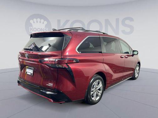 2022 Toyota Sienna XSE 7 Passenger