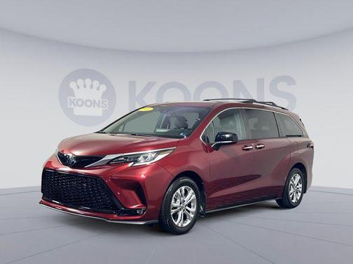 2022 Toyota Sienna XSE 7 Passenger
