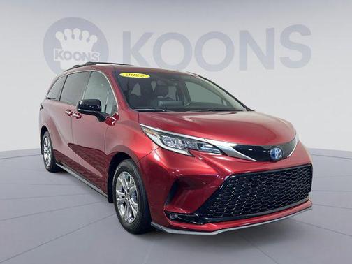 2022 Toyota Sienna XSE 7 Passenger
