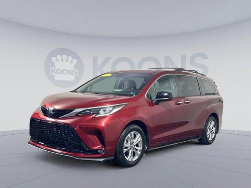 2022 Toyota Sienna XSE 7 Passenger