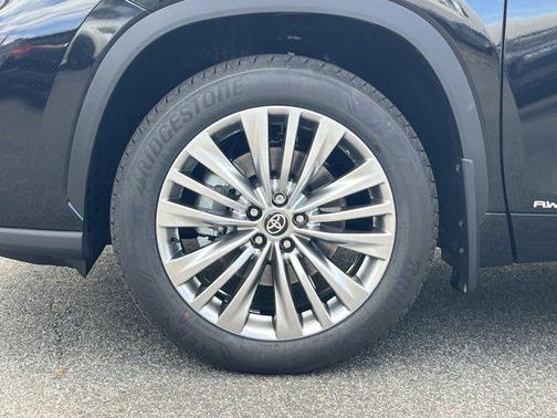 2025 Toyota Highlander Hybrid Platinum