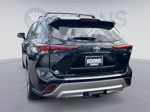 2025 Toyota Highlander Hybrid Platinum
