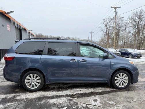 2017 Toyota Sienna XLE