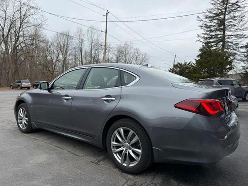 Gray 2015 INFINITI Q70 3.7X