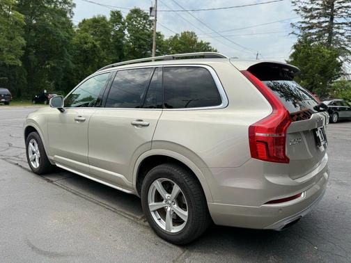 2016 Volvo XC90 T5 Momentum