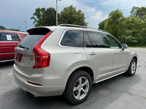 2016 Volvo XC90 T5 Momentum