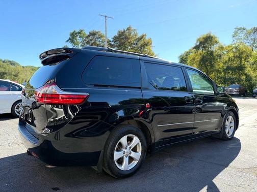 2015 Toyota Sienna LE