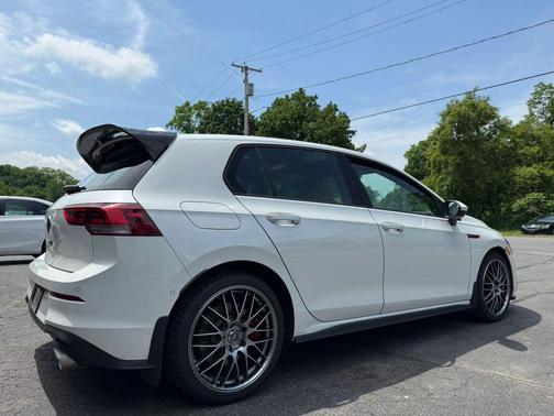 White 2022 Volkswagen Golf GTI 2.0T SE DSG