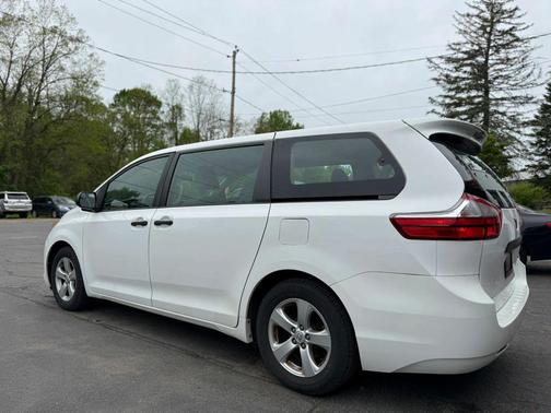 White 2015 Toyota Sienna L Minivan 4D