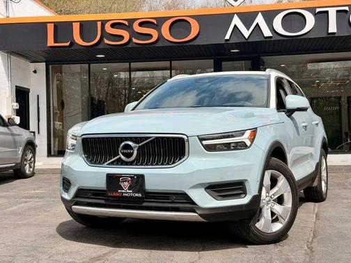 Blue 2019 Volvo XC40 T5 Momentum