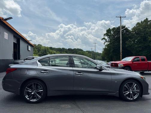 2015 INFINITI Q50 Sport
