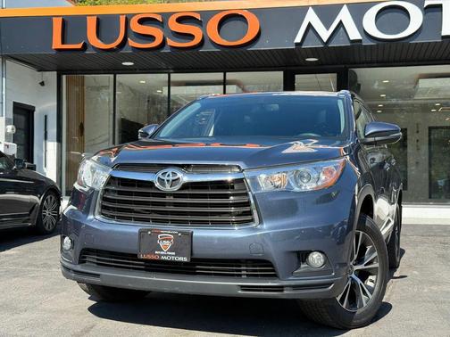 Blue 2016 Toyota Highlander XLE