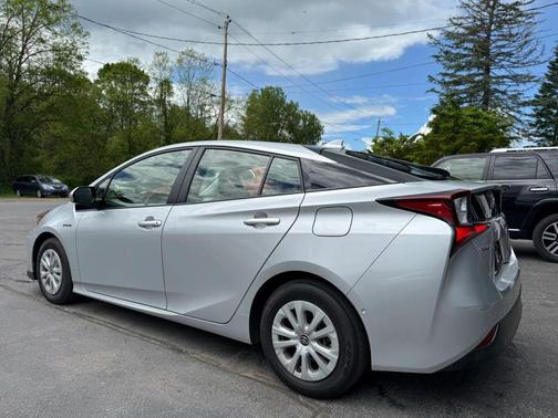Silver 2019 Toyota Prius LE