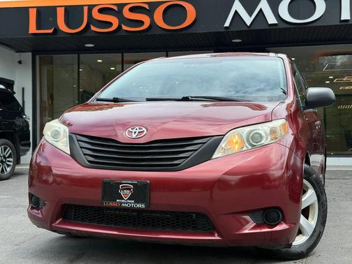 Red 2013 Toyota Sienna SE