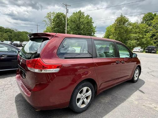 Red 2013 Toyota Sienna SE