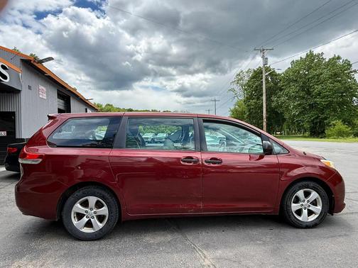 Red 2013 Toyota Sienna SE
