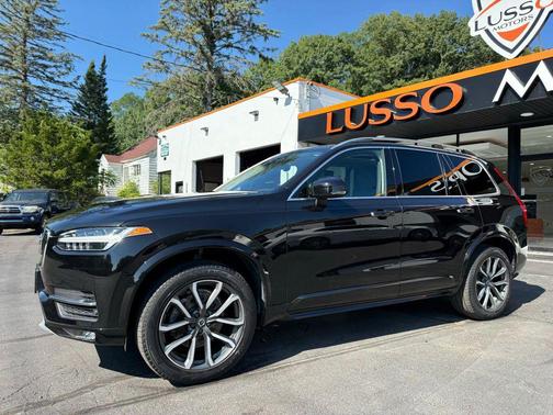 2017 Volvo XC90 T5 Momentum