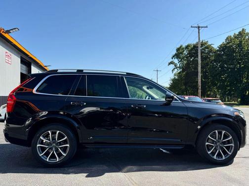 2017 Volvo XC90 T5 Momentum