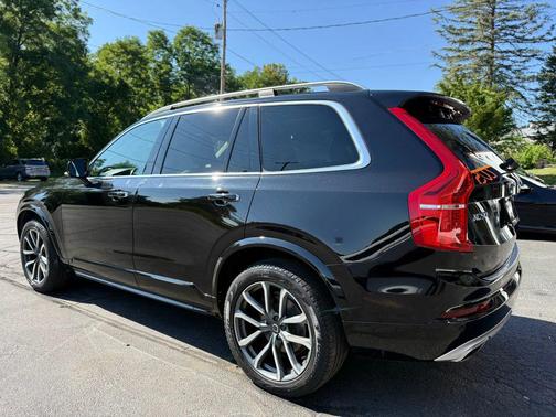 2017 Volvo XC90 T5 Momentum