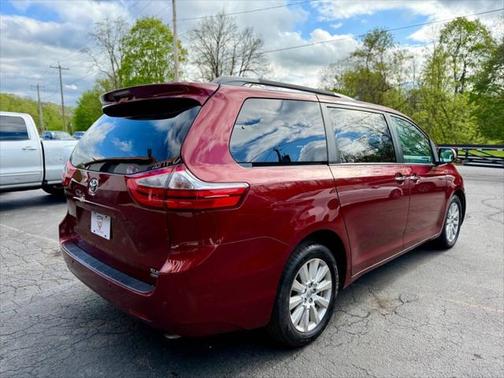 2017 Toyota Sienna XLE Premium