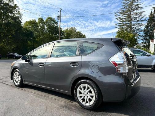 2012 Toyota Prius v Two
