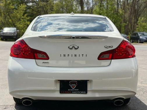 White 2015 INFINITI Q40 Base