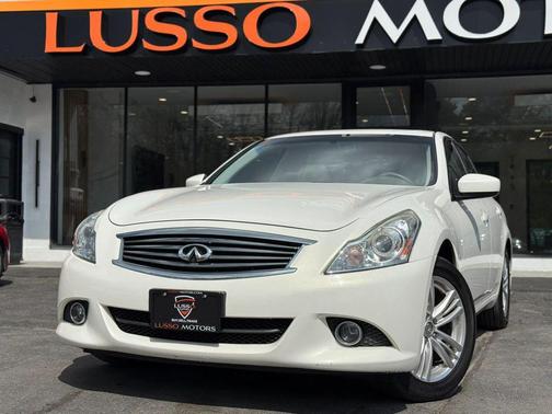 White 2015 INFINITI Q40 Base