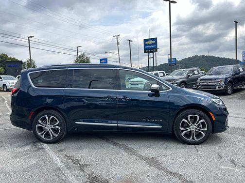 2025 Chrysler Pacifica L